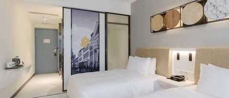 客房内保险箱、特色装修、办公桌、笔记本电脑工作区