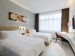 In-room safe, individually decorated, desk, laptop workspace - ibis Styles Chengdu Chunxi Taikoo Li Hotel (Chengdu)