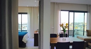 Appartement supérieur avec vue | Wohnbereich