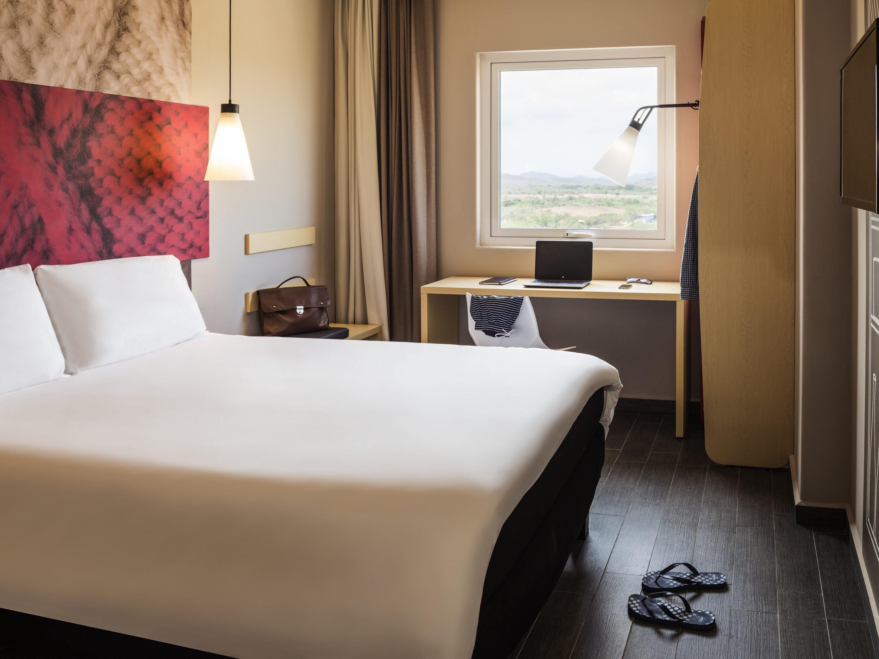 Habitació estàndard, 1 llit de matrimoni | Caixa forta a l'habitació, escriptori i habitacions insonoritzades 