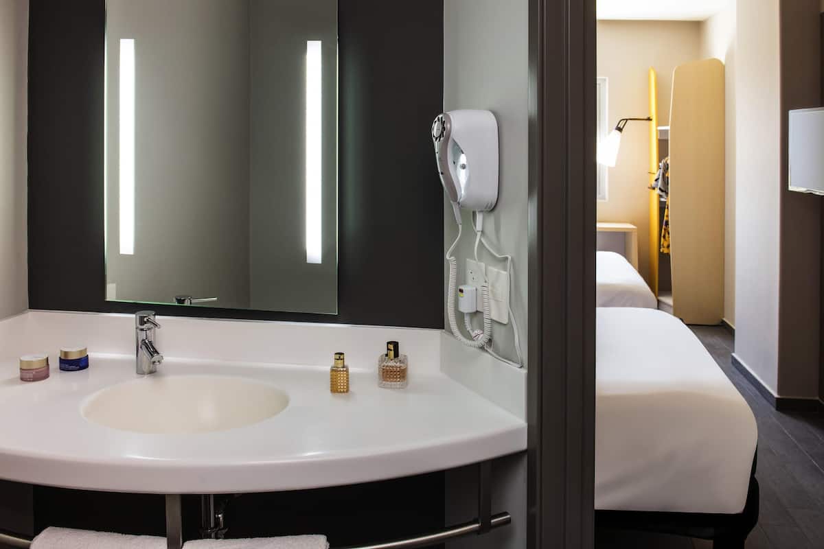 Caja de seguridad en la habitación, escritorio y insonorización