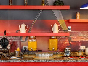 Se sirven almuerzos y cenas, cocina internacional