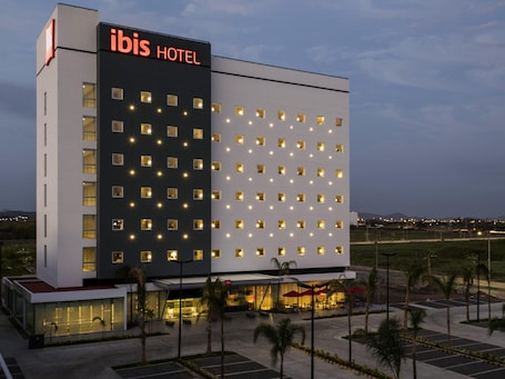 Exterior. ibis Mazatlán Marina