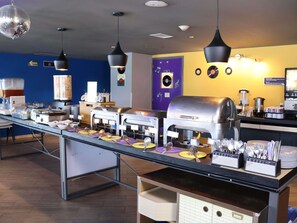 Desayuno continental gratuito y diario