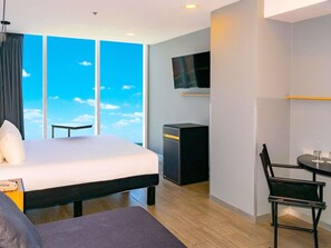 Suite, 1 llit de matrimoni gran i sofà llit | Caixa forta a l'habitació, escriptori i habitacions insonoritzades