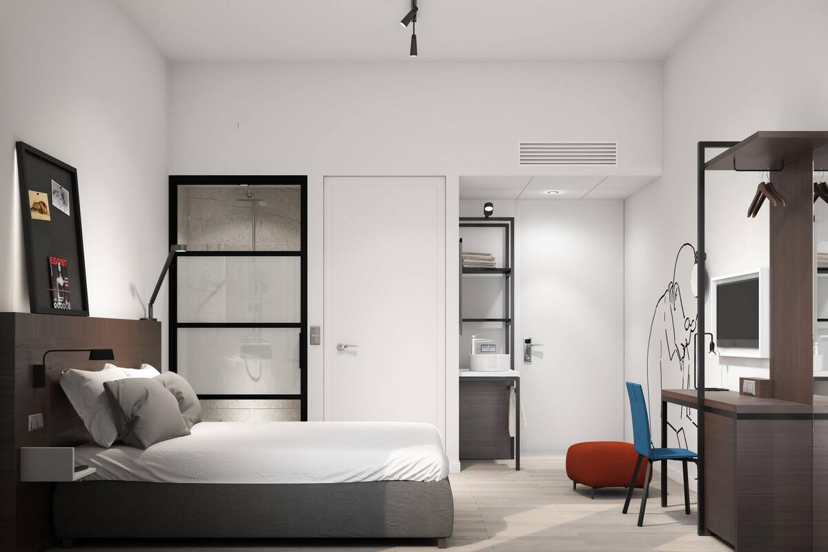 hypo-allergenic bedding, in-room safe, desk, blackout curtains