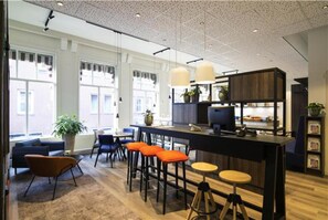 ฝ่ายต้อนรับ