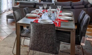 Maison, 3 chambres, vue sur le jardin | Cuisine privée | Réfrigérateur, four à micro-ondes, un four, surface de cuisson