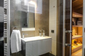 Bathroom - Tsoukalas Residence (Zakynthos)