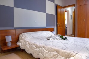 House, 3 Bedrooms, Garden View | 3 bedrooms, desk, soundproofing, iron/ironing board