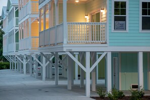 Exterior - 3-bedroom vacation home steps to Myrtle Beach Beaches (Myrtle Beach)