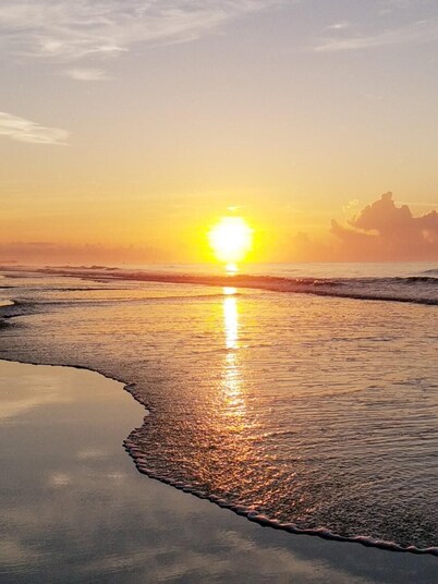 3-bedroom vacation home steps to Myrtle Beach Beaches