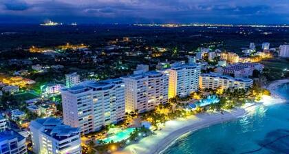 Beachfront| Amazing View| King Bed| 2 Balconies!