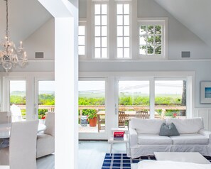 Smart TV, fireplace, music library, stereo