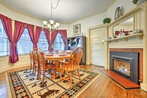 Dining - Central Bar Harbor Home, Walk to the Shore & Town! (Bar Harbor)
