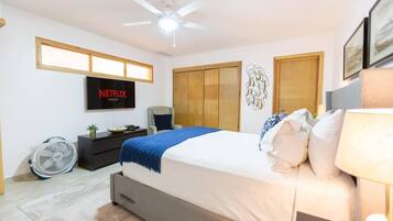 2 slaapkamers, een strijkplank/strijkijzer, gratis wifi, beddengoed