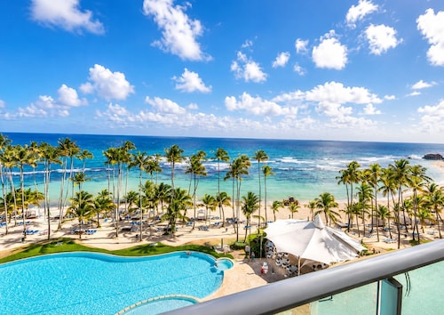 Beachfront| Full Kitchen| FastWifi | Infinity Pool