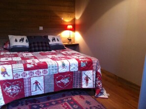 4 habitaciones, tabla de planchar con plancha y cuna de viaje