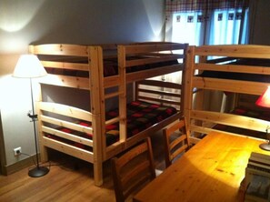 4 Schlafzimmer, Bügeleisen/Bügelbrett, Reisekinderbett, Bettwäsche