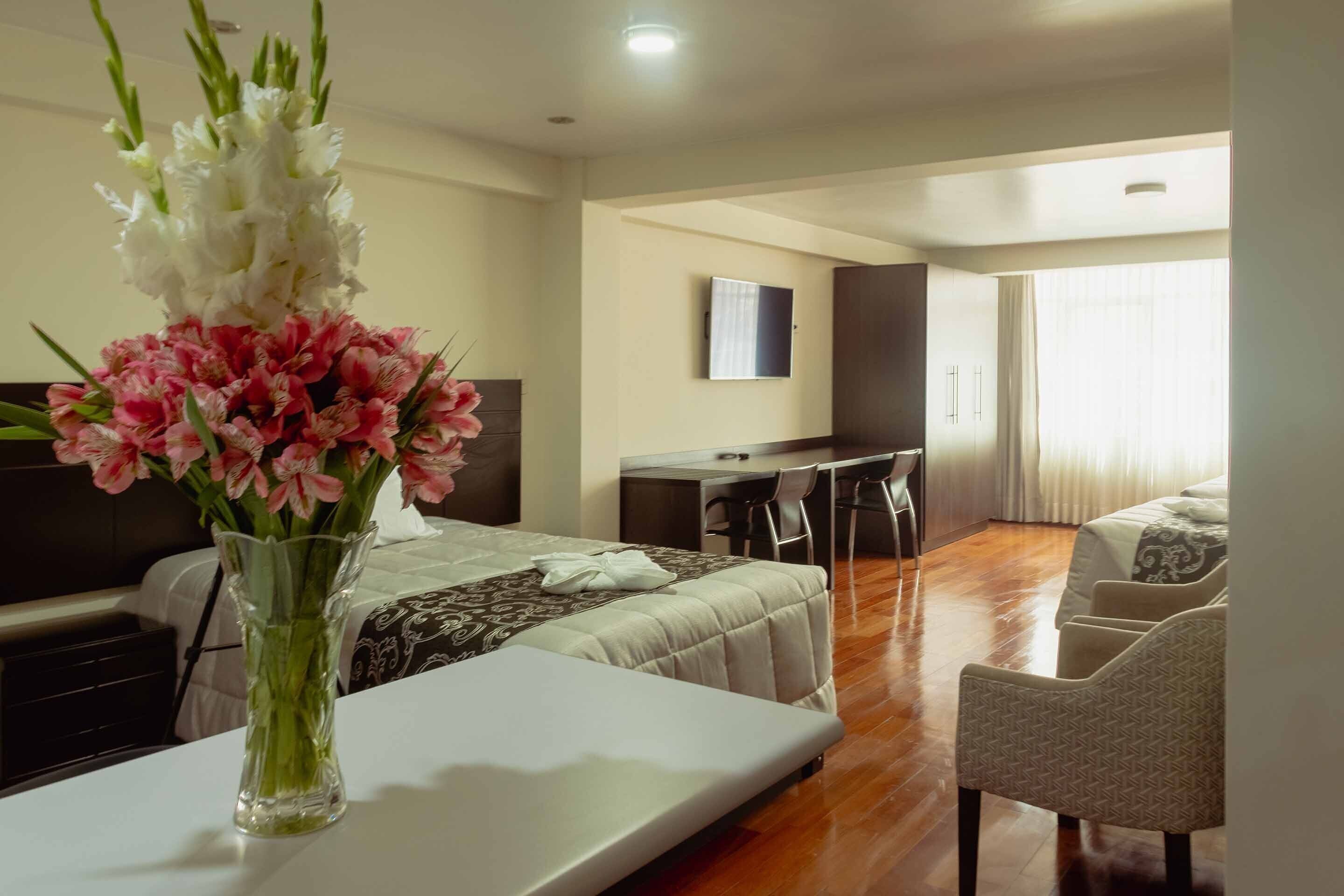 家庭三人房, 1 间卧室 | 高档床上用品、迷你吧、办公桌、笔记本电脑工作区