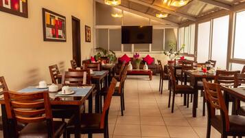 Dagelijks ontbijt met lokale gerechten inbegrepen