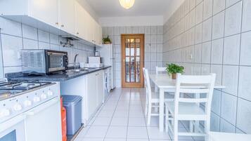 Fridge, microwave, oven, cookware/dishes/utensils