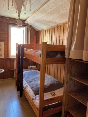 3 dormitorios, tabla de planchar con plancha, wifi