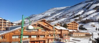 Spacious renovated apartment - 75m², at the foot of the slopes, ideal for families (baby equipment)