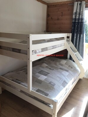 3 عدّة غرف نوم ومكواة/لوح كي وواي ف�اي