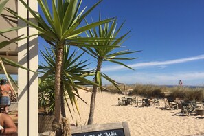 Beach nearby, sun-loungers, beach towels