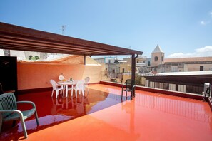 Outdoor dining - Delightful house in the historic center of Lipari with spectacular private terrace. (Lipari)