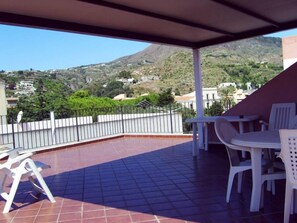 Outdoor dining - Delightful house in the historic center of Lipari with spectacular private terrace. (Lipari)
