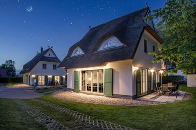 Drööm under thatch 1 140sqm, up to 4 bedrooms, 2 bathrooms, fireplace...