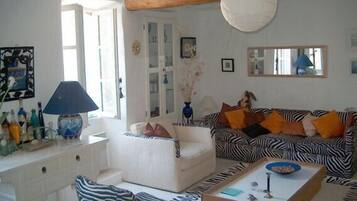 Smart-TV, Kamin, Videospiele, DVD-Player