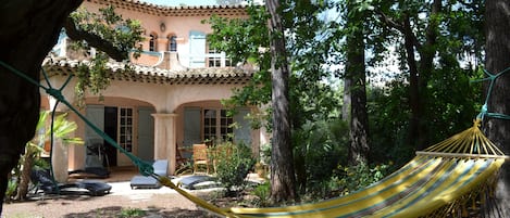 المنطقة المحيطة بالمنشأة