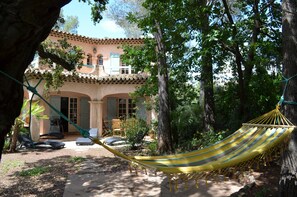 Property grounds - Villa 6 People Saint Raphaël 5 min drive from the Beach, 2 min Golf courses (Saint-Raphaël)