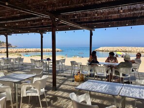 Outdoor dining - House with private pool 25min from the beach Port aventura (Ametlla De Mar, L')