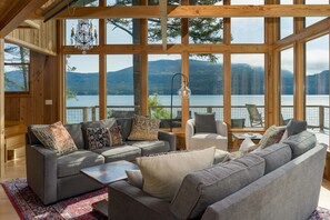 TV, DVD player - Orcas Island, Panorama Point #214 (Eastsound)
