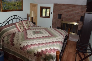 3 bedrooms, travel cot, free WiFi, bed sheets