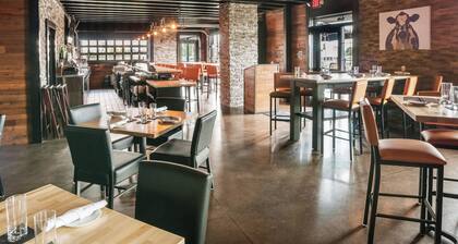 Cobblestone Hotel & Suites - Appleton International Airport