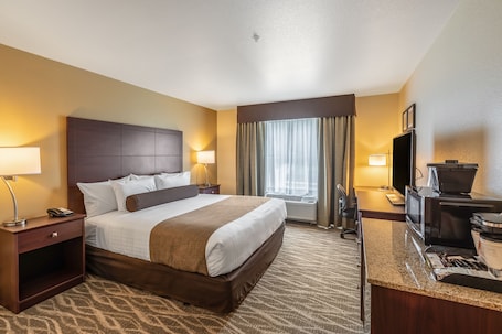 Room, 1 King Bed, Accessible Benched Tub, Non Smoking | Premium bedding, pillowtop beds, in-room safe, desk