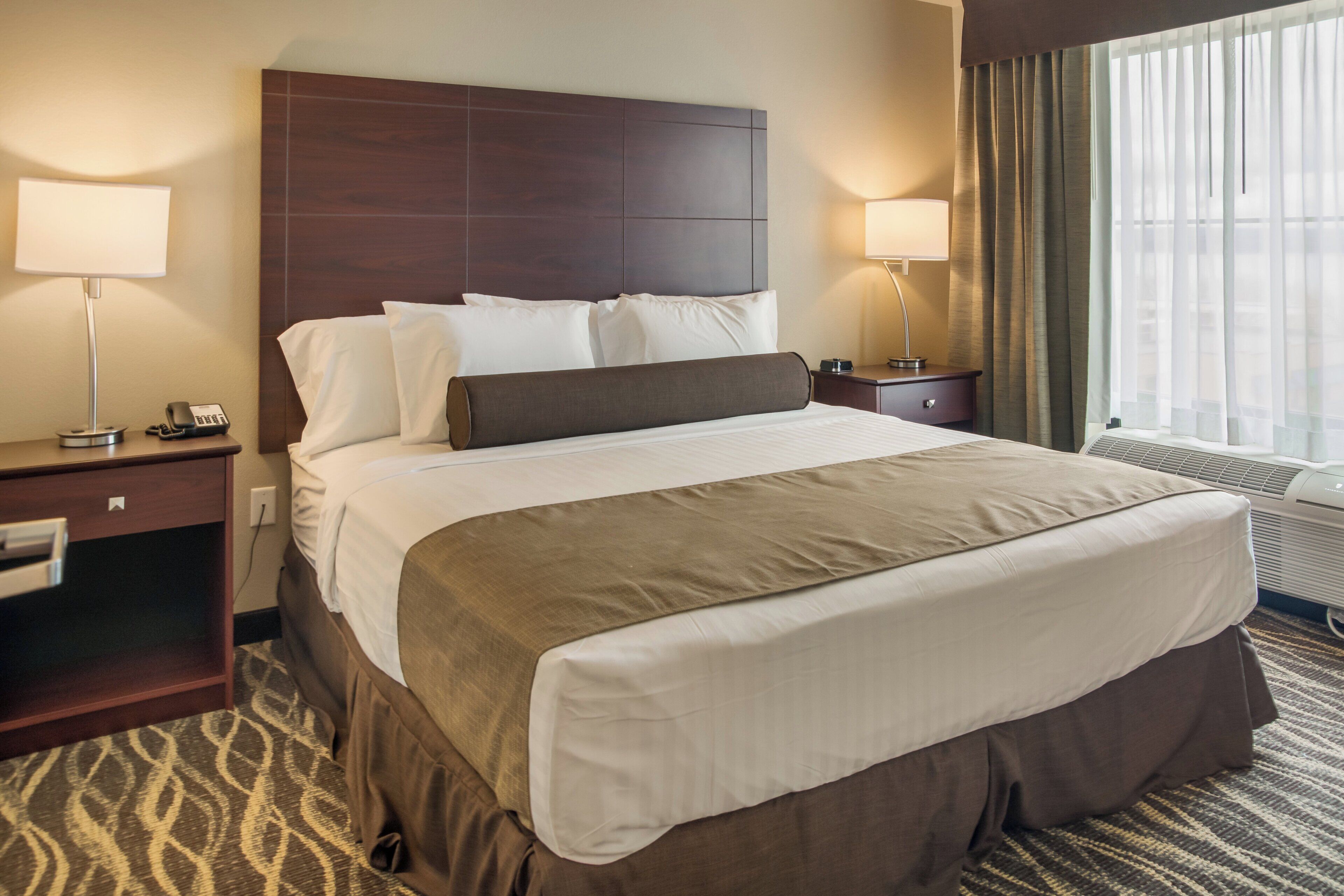 premium bedding, pillow-top beds, in-room safe, desk