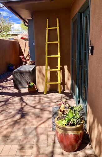 Kävele Plazaan! Upea retriitti omalla suljetulla terassilla.