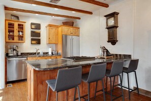 Fridge, microwave, oven, stovetop -  Discount for 7 days. Walk to Square! Near many Restaurants/music.Parking.Patio (Santa Fe)