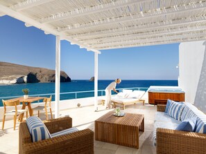 Egyptian cotton sheets, premium bedding, down duvets, pillow-top beds - Melian Boutique Hotel & Spa (Milos)