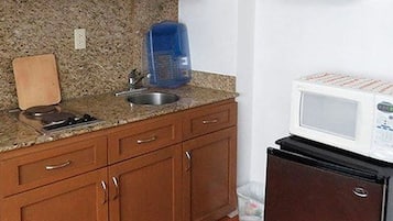 Fridge, microwave, stovetop, coffee/tea maker