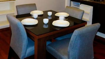 家庭套房, 2 間臥室 | 房內用餐區