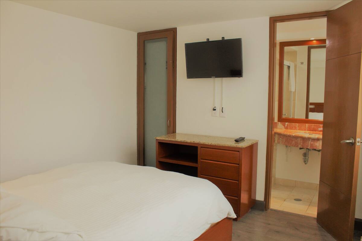 Habitación Confort doble | Caja fuerte, cortinas opacas, wifi gratis y ropa de cama