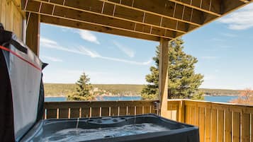 Humpback Whale Suite: Small Hot Tub Apt | Balcony