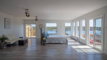 Deluxe studio, 1 kingsize bed, bubbelbad, uitzicht op zee | 1 slaapkamer, individueel gedecoreerd, individueel gemeubileerd